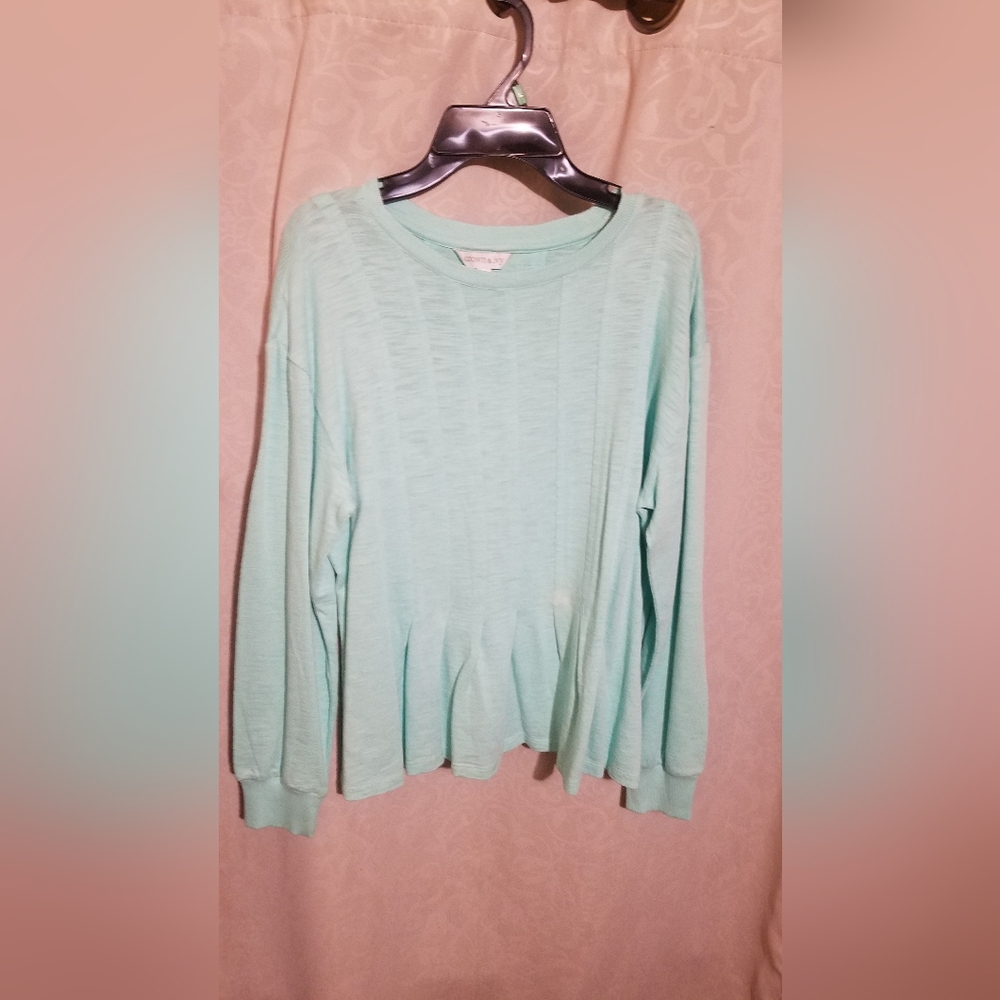 Crown and Ivy Mint Cielo Fash Knit Top Size Medium